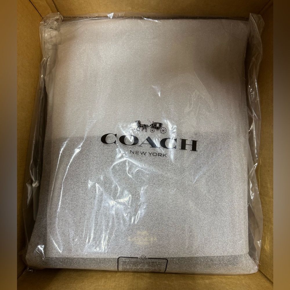 Coach NWT Laurel Shoulder Bag In Signature Leather - Factory sealed - Picture 8 of 9